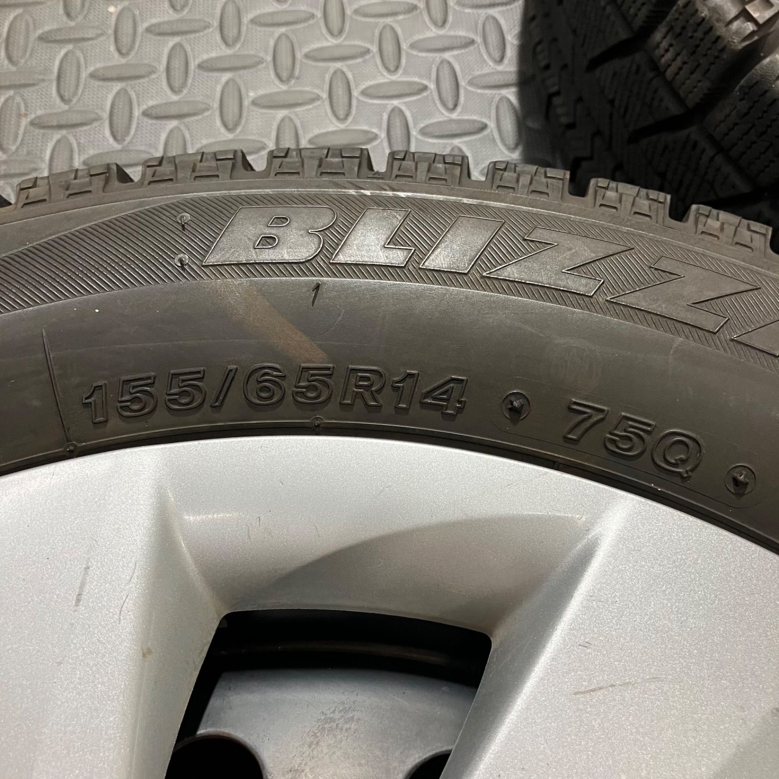 スタッドレスタイヤ