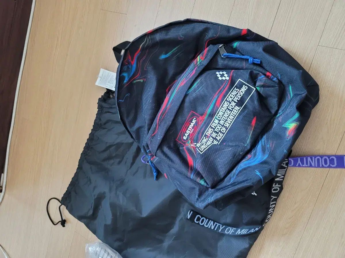 マルセロバーロン リュック ブラック 総柄 MARCELO デイパック 黒 マルセロ・ブロン × イーストパック、初のコラボでバックパックやiPad