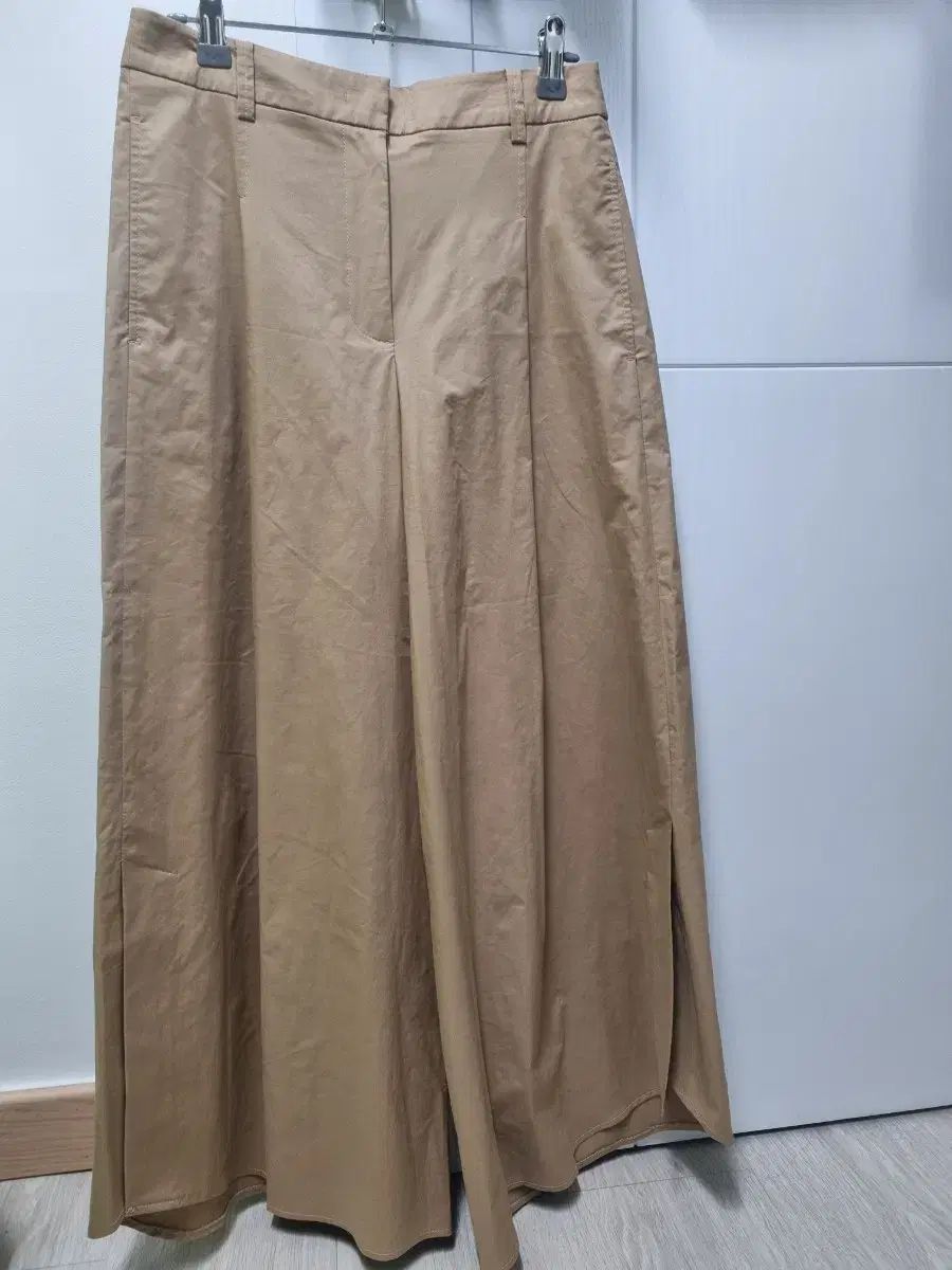 The HANDSOME ストアから ワイド パンツ 軽量 かっこいいです
