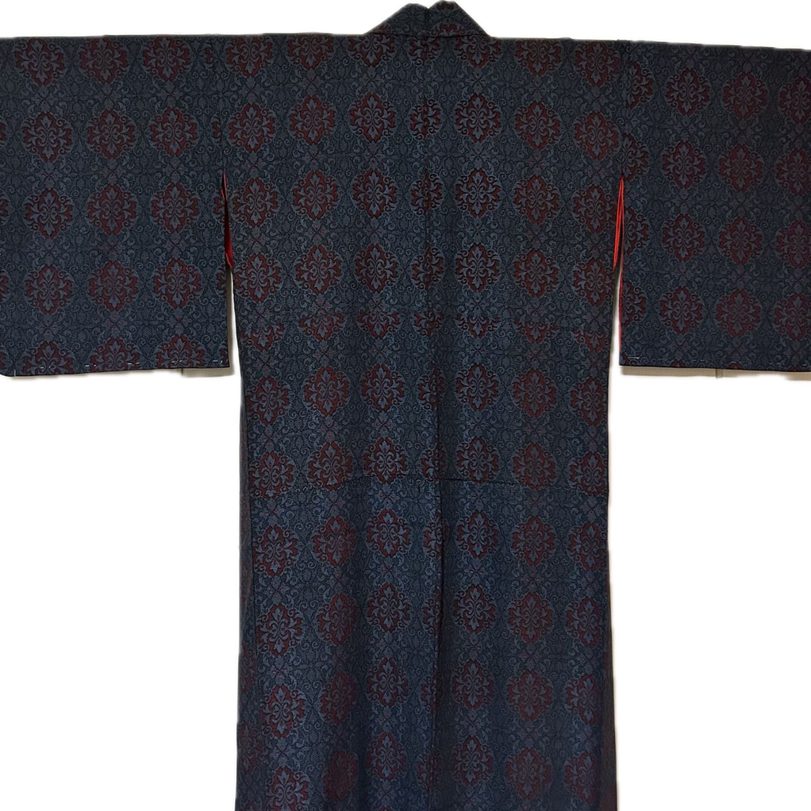 美品 紬 】 花唐草文様 しつけ糸あり 濃紺 えんじ色 使用感なし 