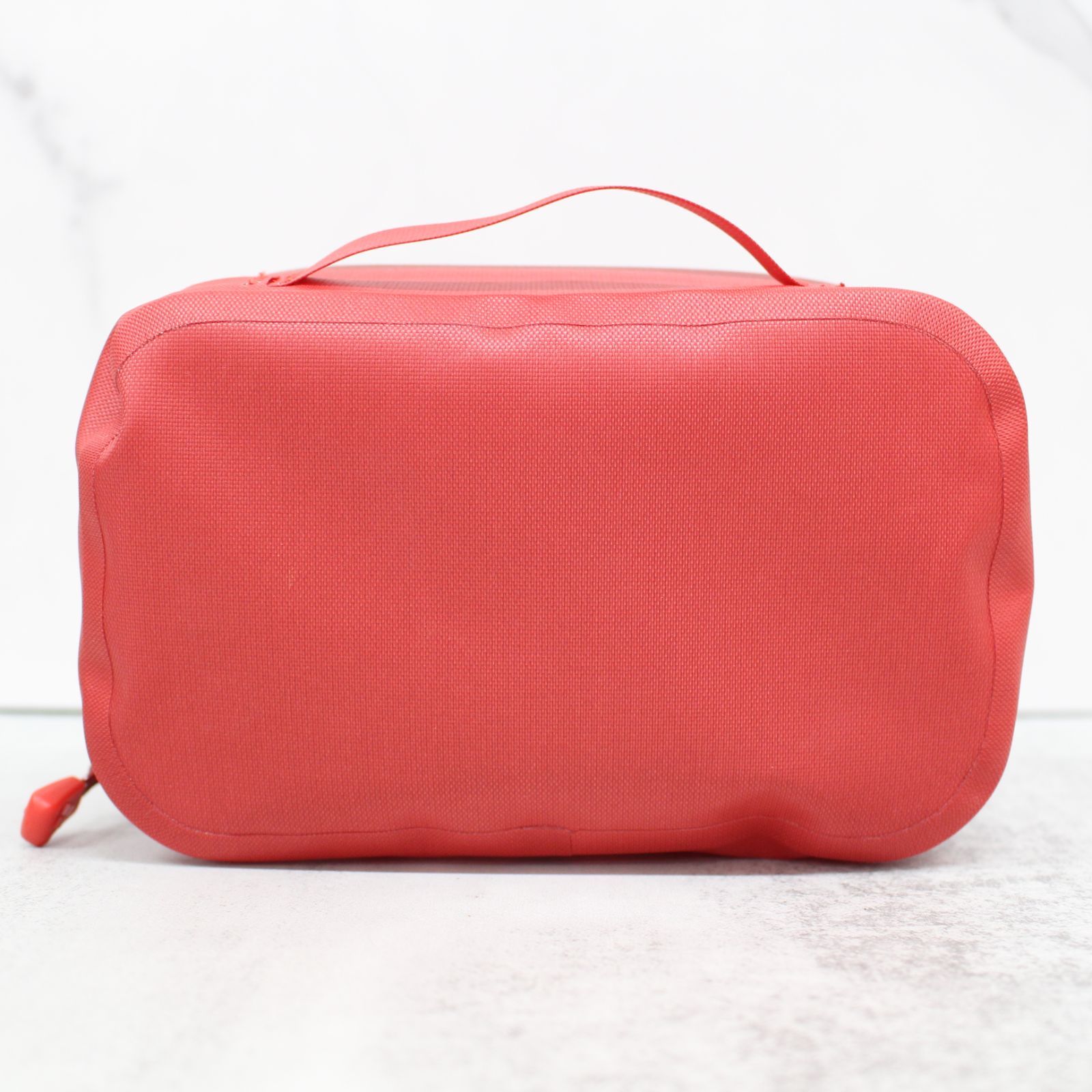 mont-bell ペット用バッグ 赤 mont-bell トラベルキットパック RED - メルカリ