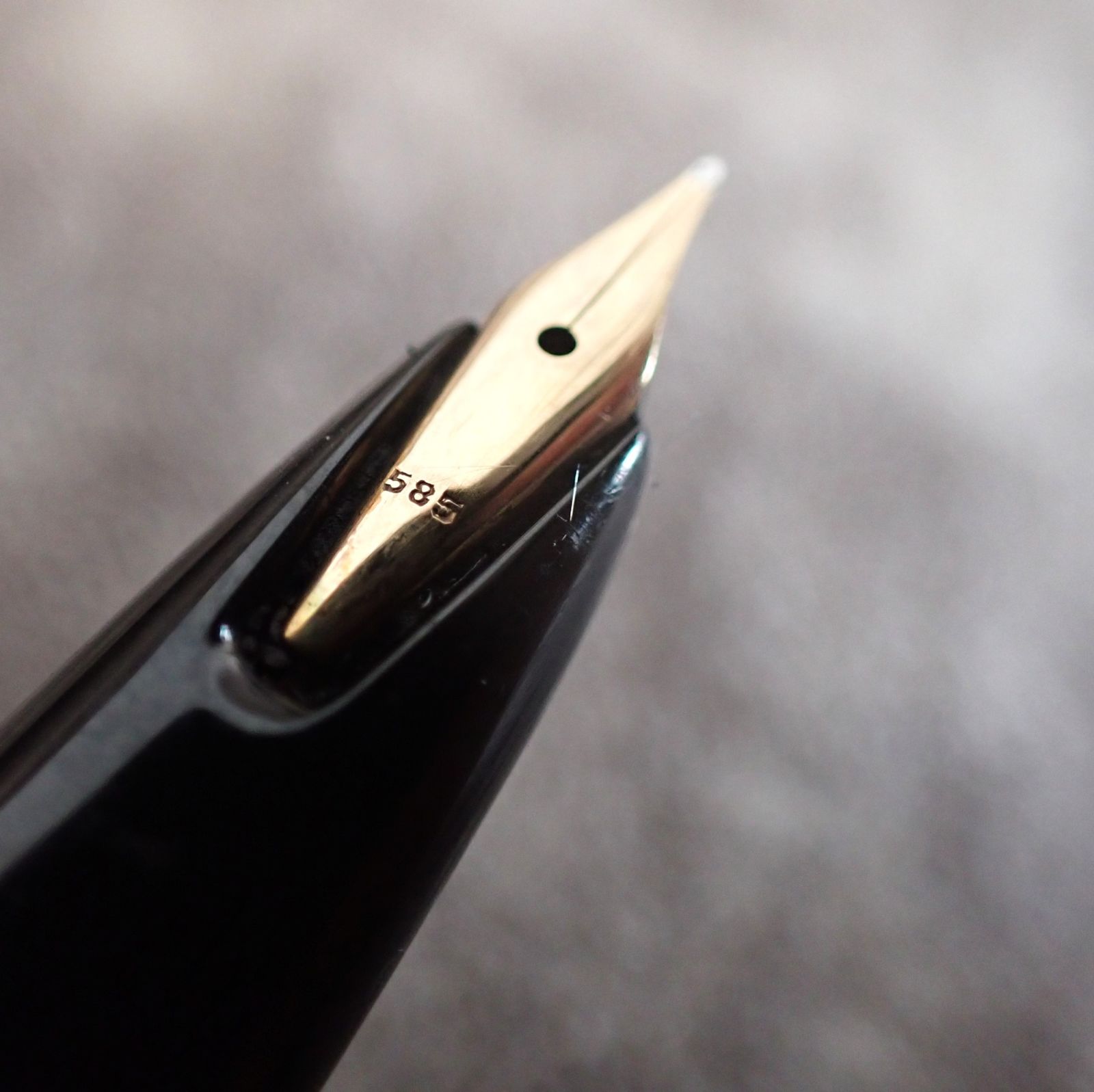 Montblanc モンブラン 万年筆】K14ペン先（585刻印）使用 / ドイツ製の