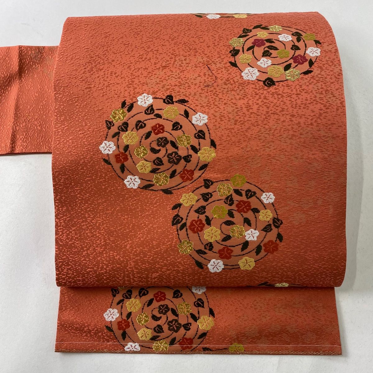 名古屋帯 美品 秀品 関西仕立て 渦巻き 梅 刺繍 金糸 朱色 正絹