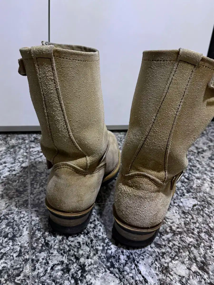 卍