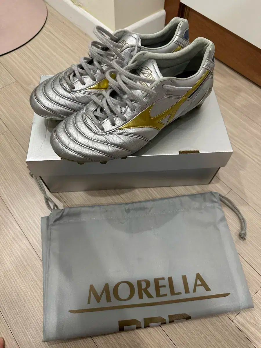 Mizuno Morelia DNA 27 サッカーシューズ シルバー/ネイビー Mizuno Morelia DNA 27 サッカーシューズ シルバー/ネイビー
