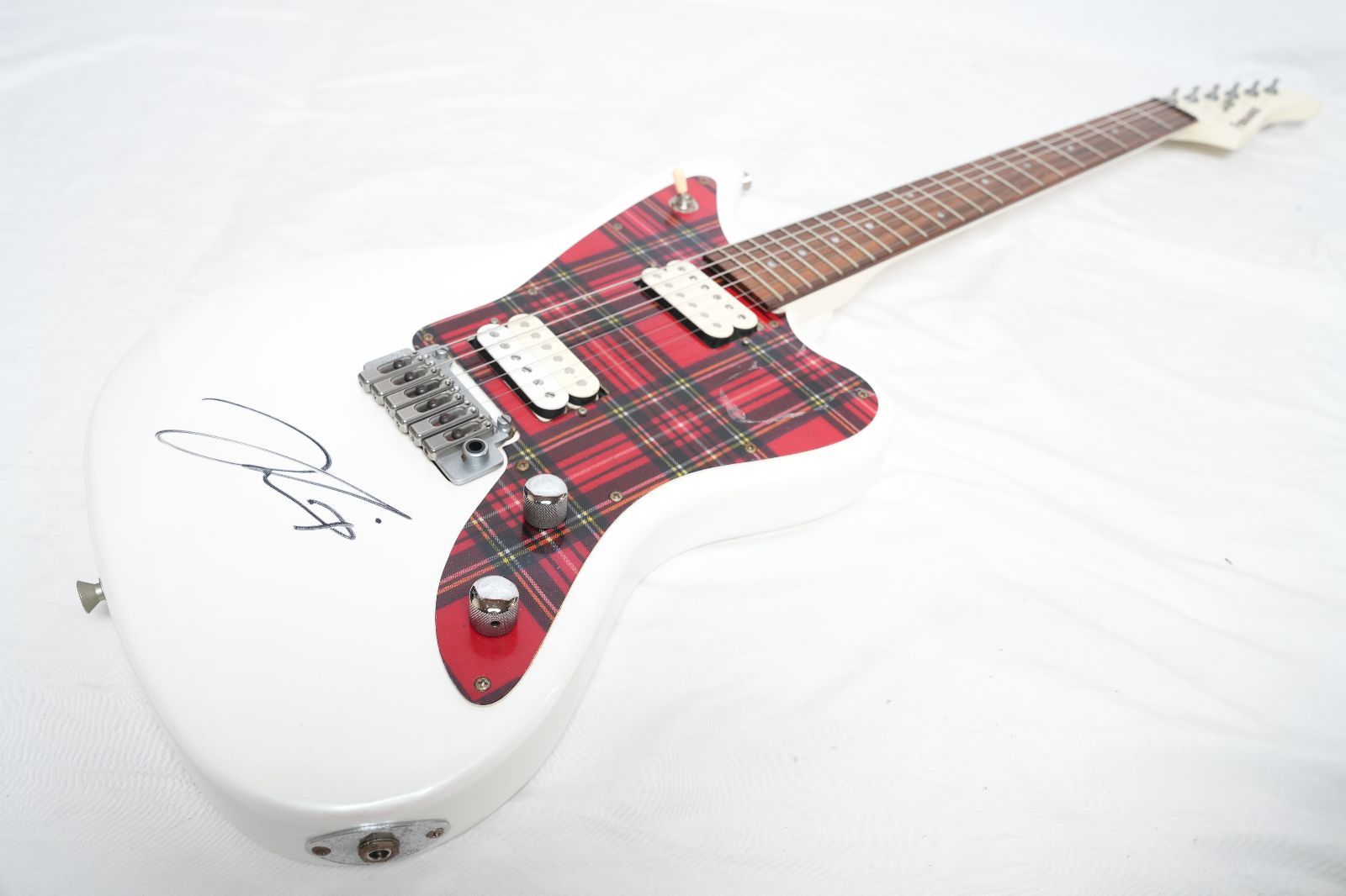 美品 希少品 FERNANDES 伊藤賢一モデル サイン入 zo-3 美品 希少品 FERNANDES 伊藤賢一モデル サイン入 zo-3 - メルカリ