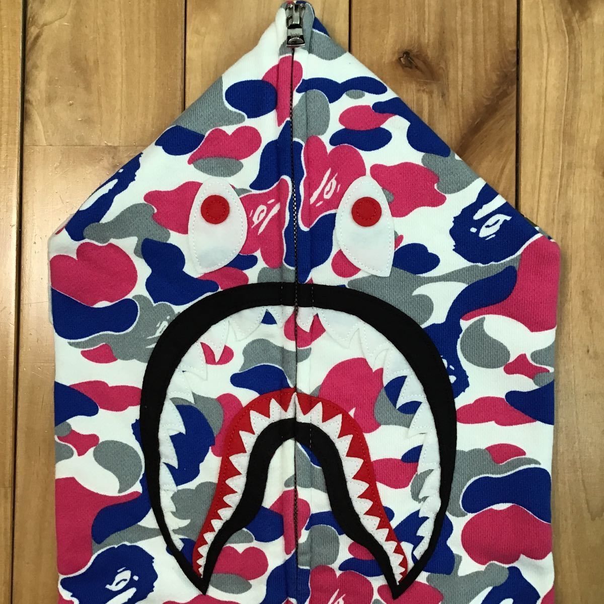 A BATHING APE　シャークパーカー　新潟限定 ベイプがシャークフーディの20周年を記念したポップアップを開催