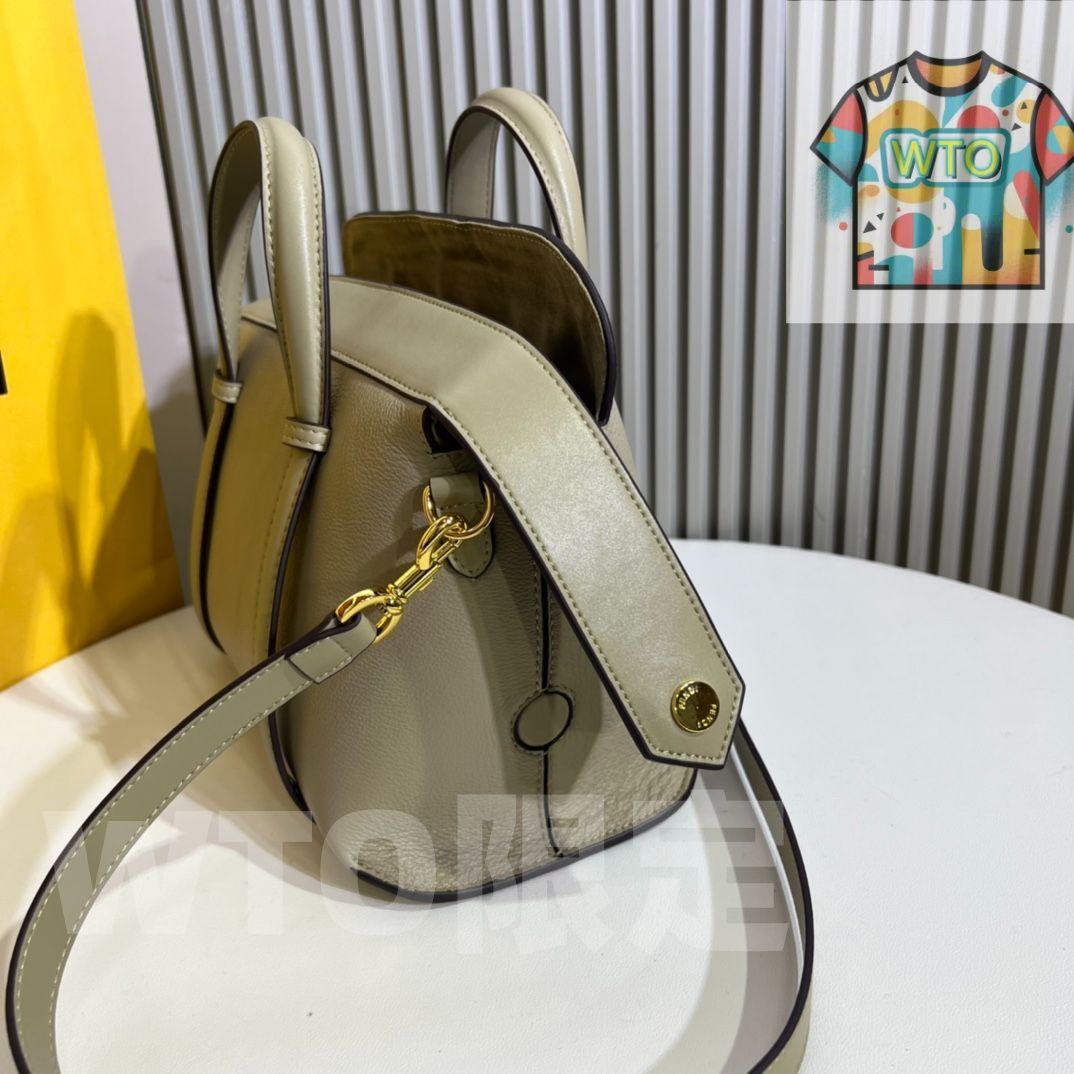 早い者勝ち！入手困難【Fendi】トゥージュール　バッグ　トープ　ストラップ付き 楽天市場】FENDI フェンディ トゥージュール（バッグ・小物