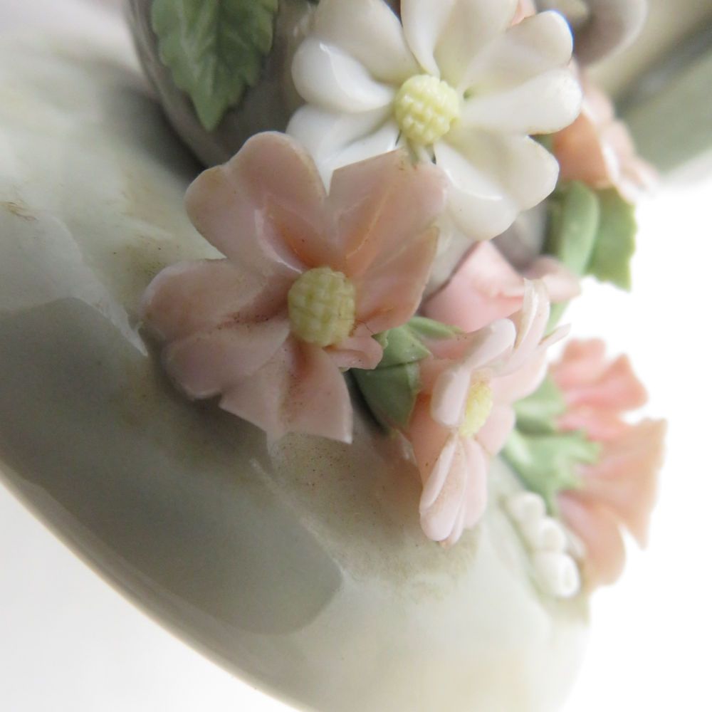 【リヤドロ】Dropping the Flowers 廃盤 希少No.1285 LLADRO リヤドロ 1285 「Dropping the Flowers」 フィギュリン