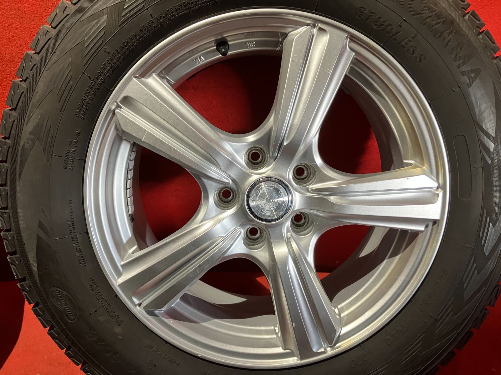 スタッドレスタイヤホイールセット 225 65R17 YOKOHAMA G075 17x7.0J 48 114.3 5H 社外 ヴィオレント 4本SET