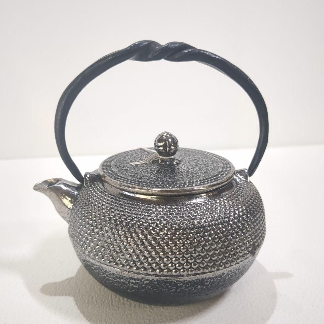 南部鉄器 砂鉄急須瓶 岩鋳 清茂 鉄瓶 共箱 タグ付き - メルカリ