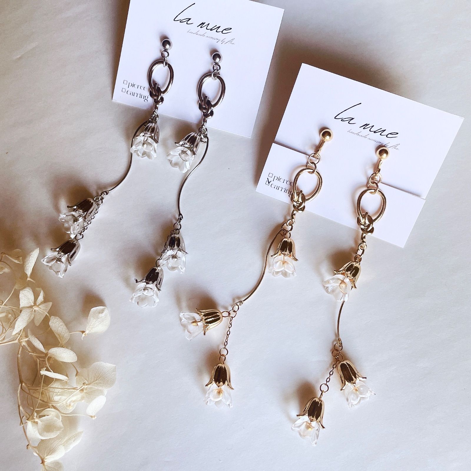 可憐 304ステンレス 24 KGP 本金メッキ ポスト メタル フラワー すずらん くねくね ワイヤー クリア ピアス お花 花びら 揺れる ゴールド シルバー ウェディング ブライダル ロング アレルギー対応 ハンドメイドピアス イヤリング変更