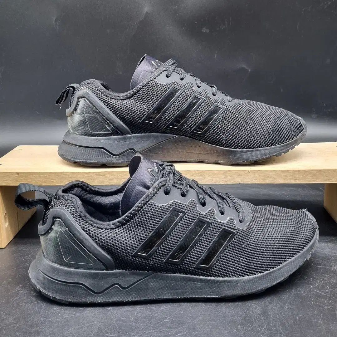 adidas(アディダス) zx フラックス スニーカー 240_ - メルカリ