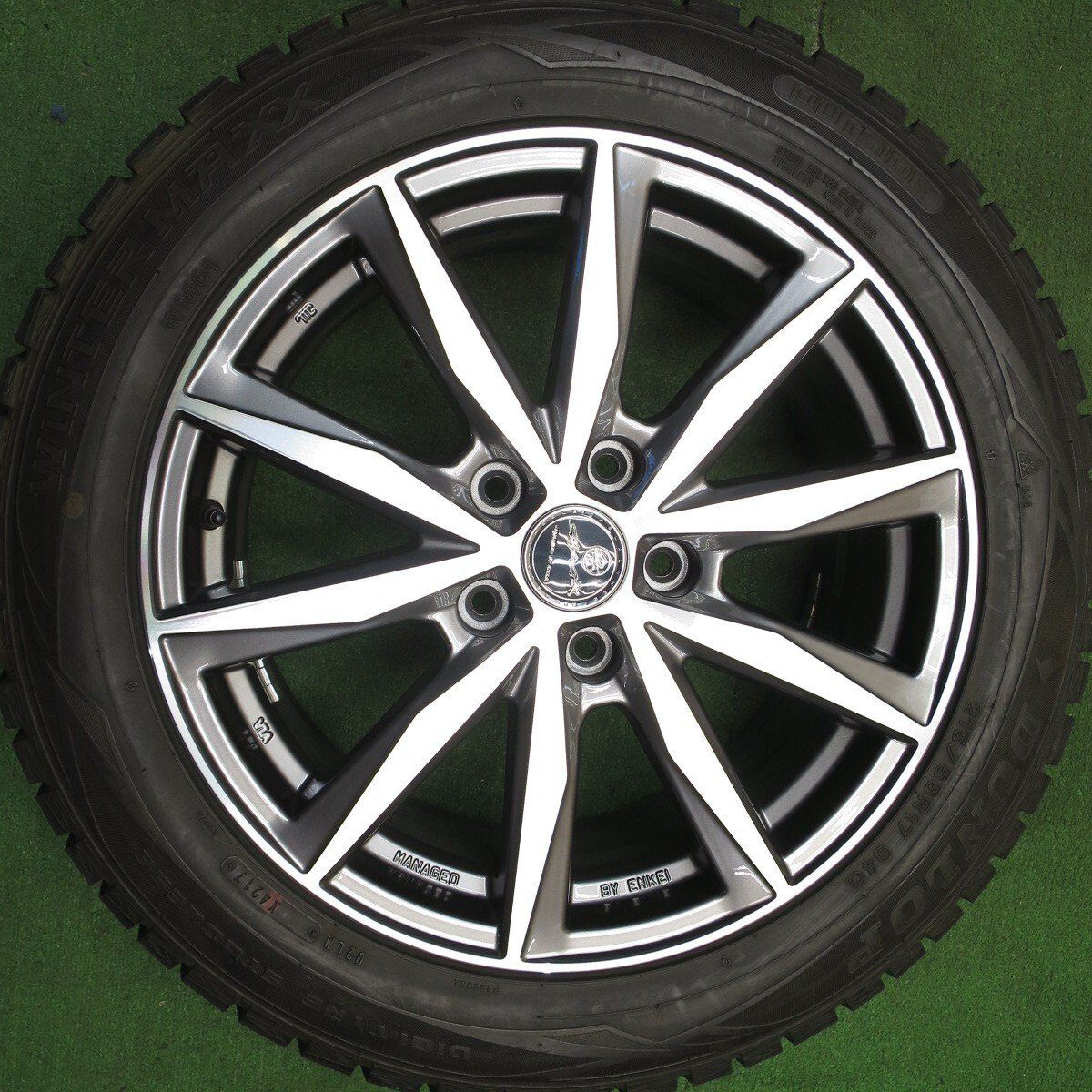 バリ溝!キレイ!9.5分以上☆スタッドレス 215/55R17 ダンロップ バリ溝!キレイ!9.5分以上☆スタッドレス 215/55R17 ダンロップ