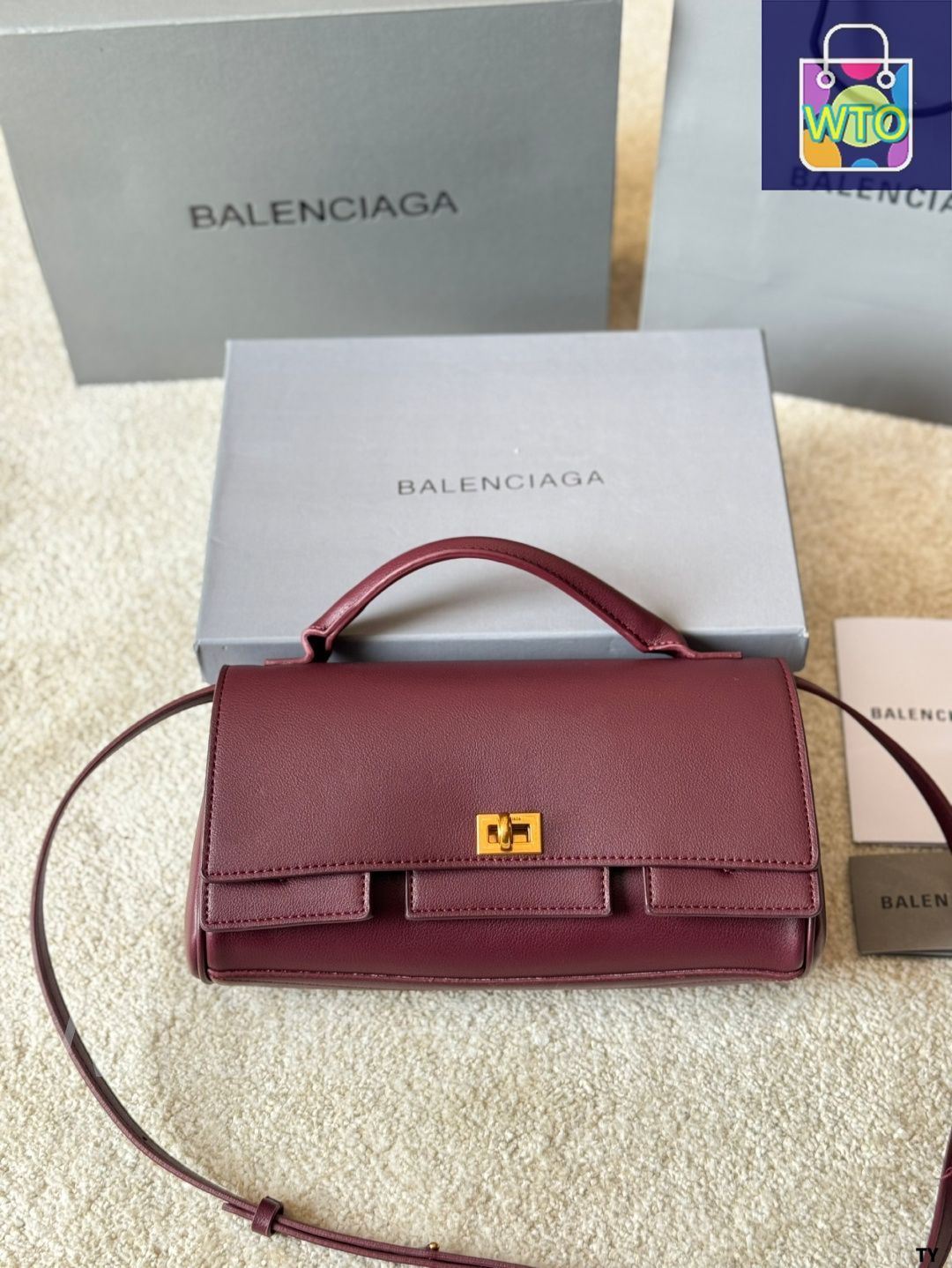 【美品】ロエベ ショルダーバッグ アナグラム カットアウトクロスボディ ブラウン 美品】ロエベ ショルダーバッグ アナグラム カットアウトクロスボディ