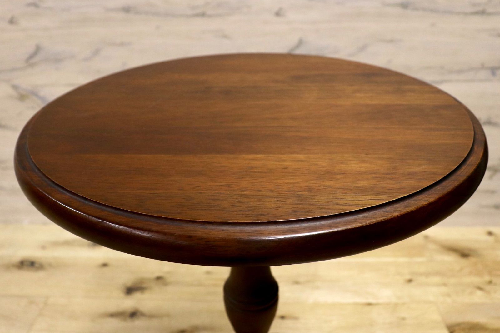 サイドテーブル