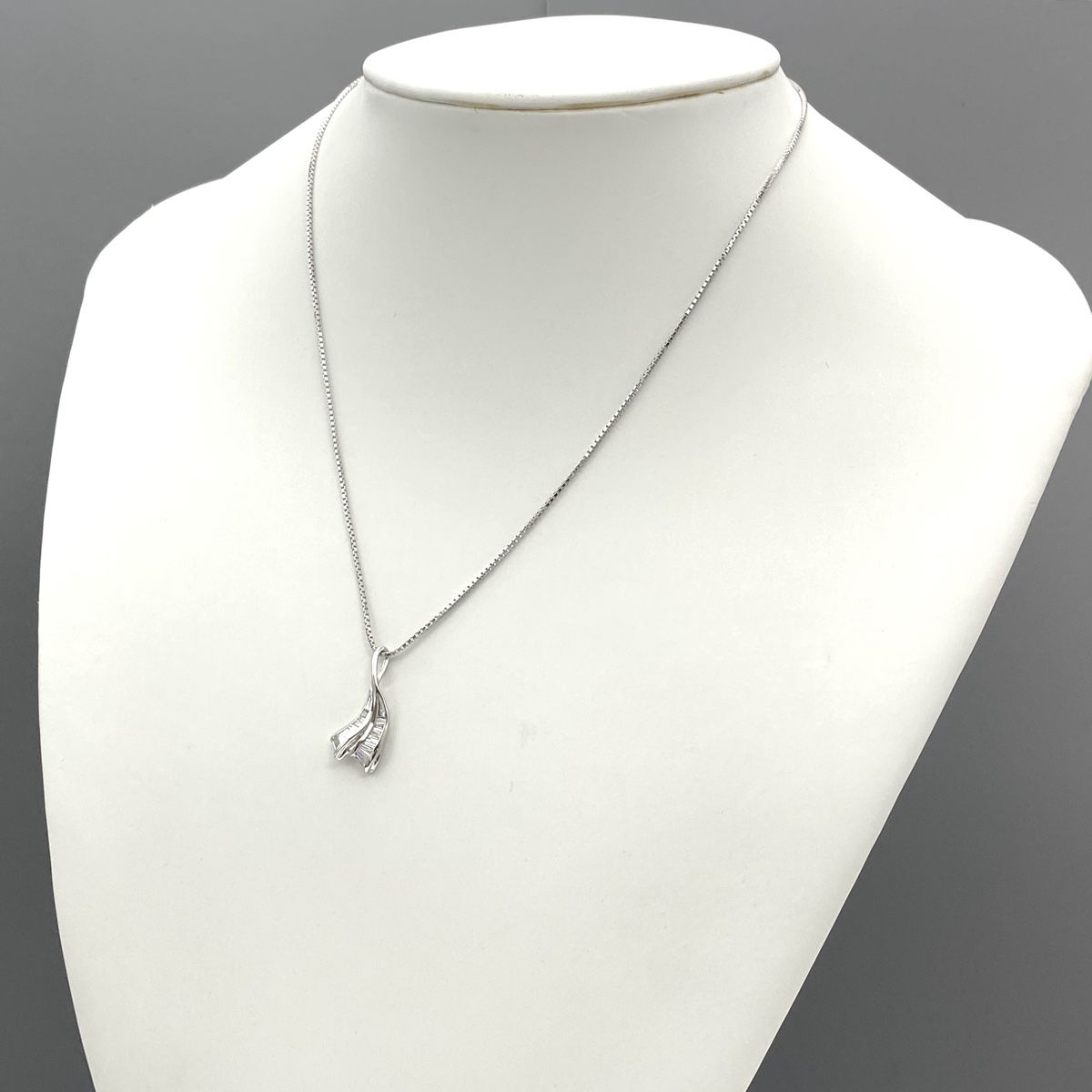 1‚00ctメレダイヤ デザインネックレス Pt850 1‚00ctメレダイヤ デザインネックレス Pt850