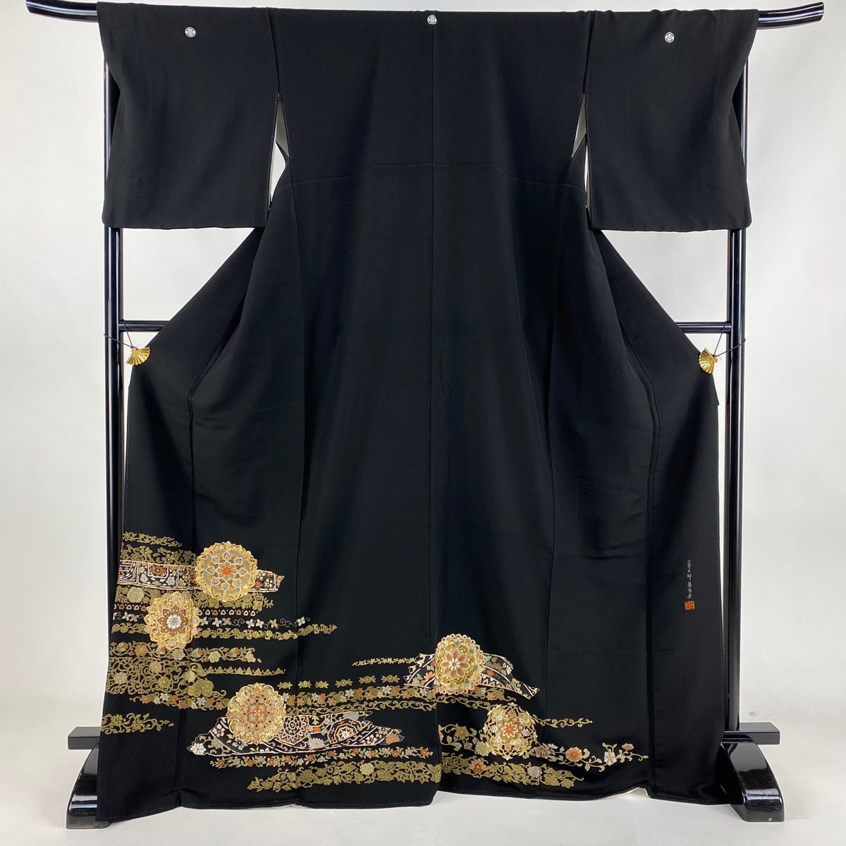 黒留袖 身丈170cm 裄丈68.5cm L 袷 蒋雪英 落款 華文 花唐草 金糸 金銀彩 黒 正絹