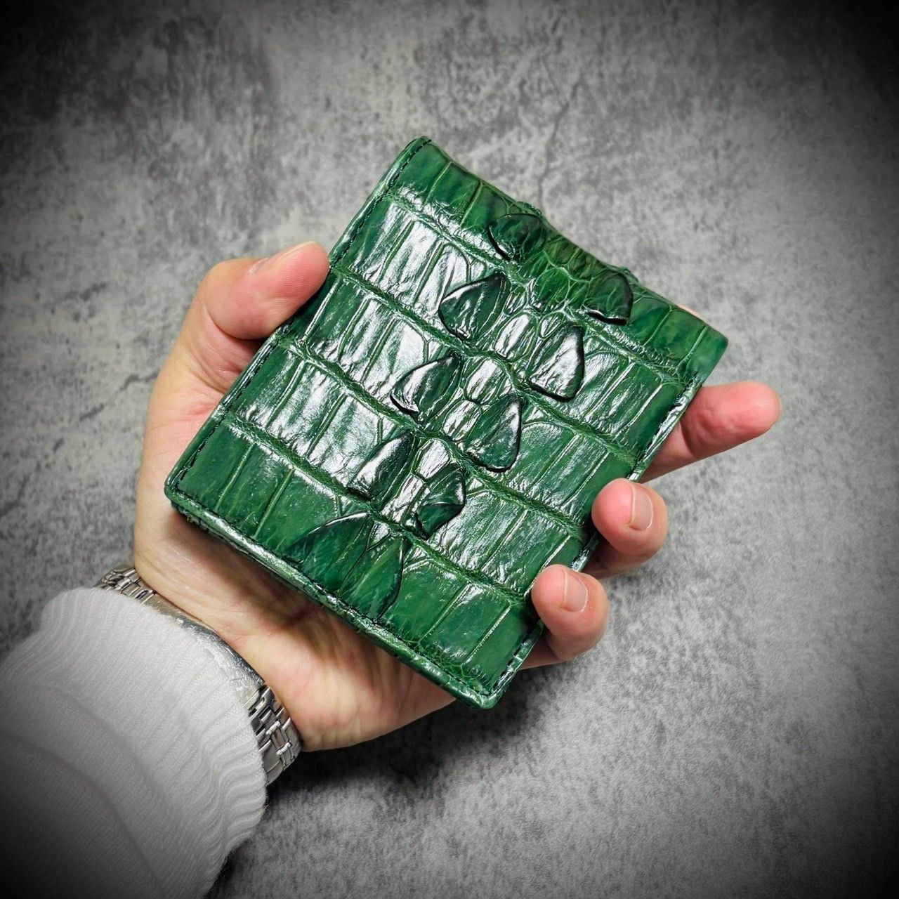 【専用】クロコダイル 財布 本物 二つ折り マット仕上げ グリーン 緑 折財布 クロコダイル 財布 本物 二つ折り マット仕上げ グリーン 緑 折財布