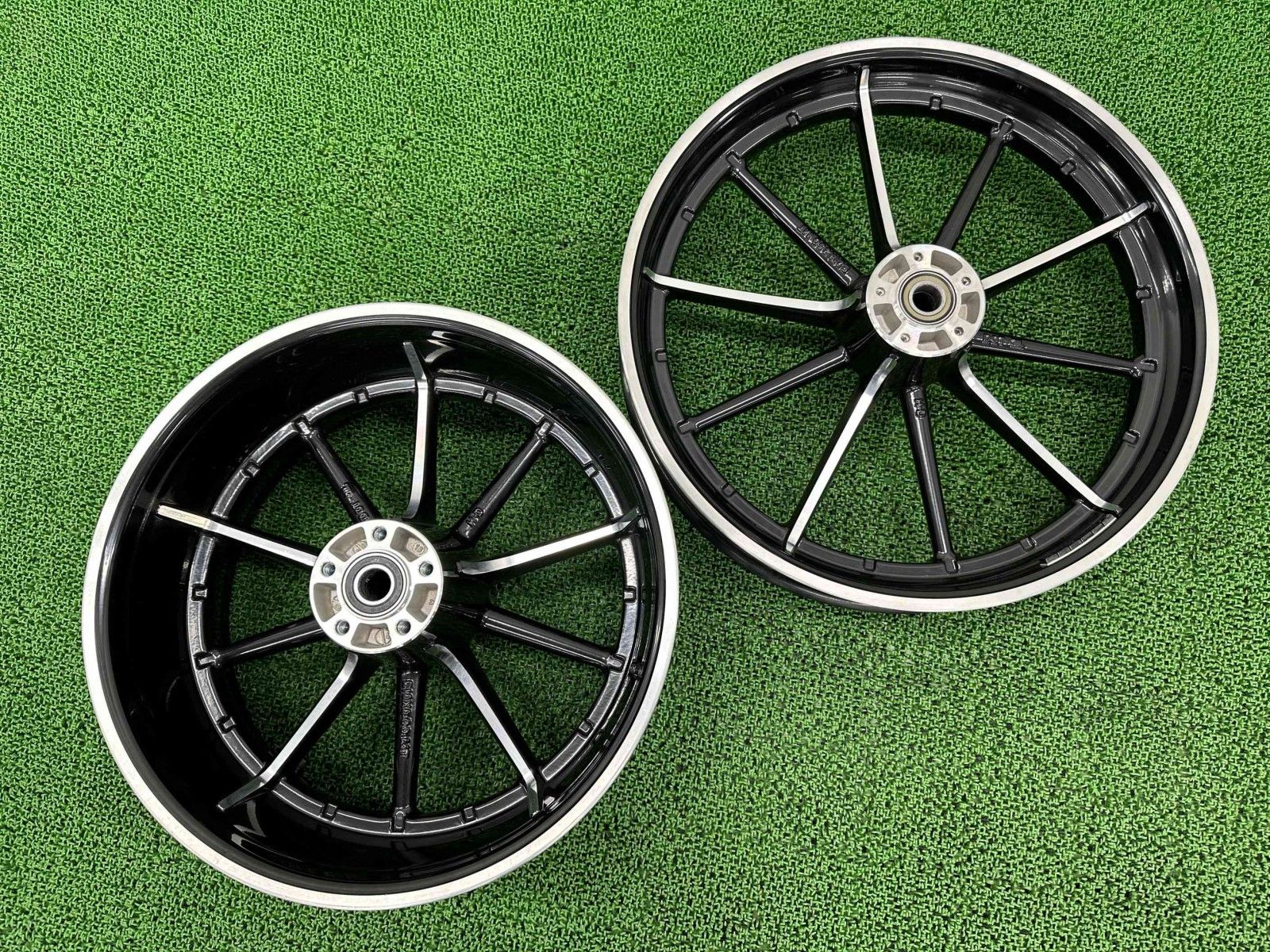 FXSB ホイール 前後 ハーレー 純正 ソフテイル 14年～16年ブレイクアウト ノーマルキャストホイール vG