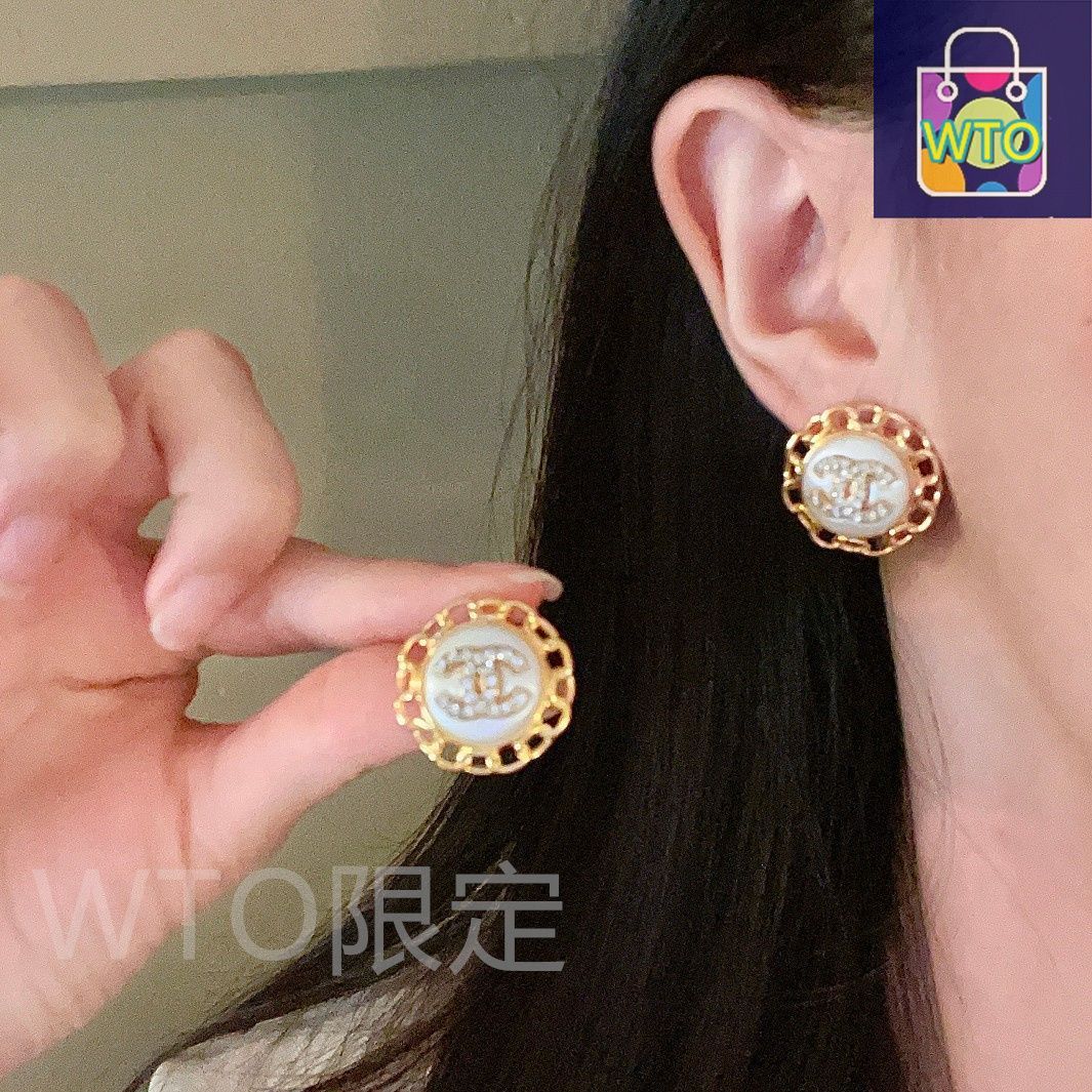 「ito」CHANEL新作ピアス　新品未使用　正規品証明書付 明日着 限定 キラキラ♪ストーンxパール CCマークピアス CHANEL