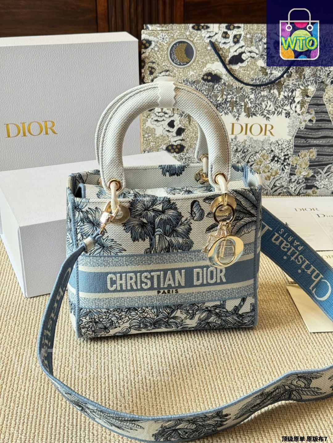 今日特価】Dior ディオール レディーD-Lite刺繍バッグ 立体感の
