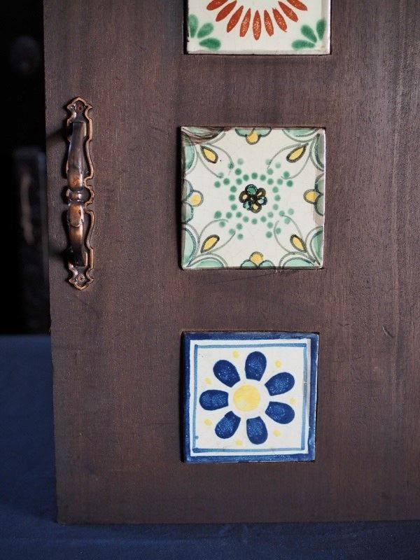 タイル装飾の小型キャビネット 昭和後期
