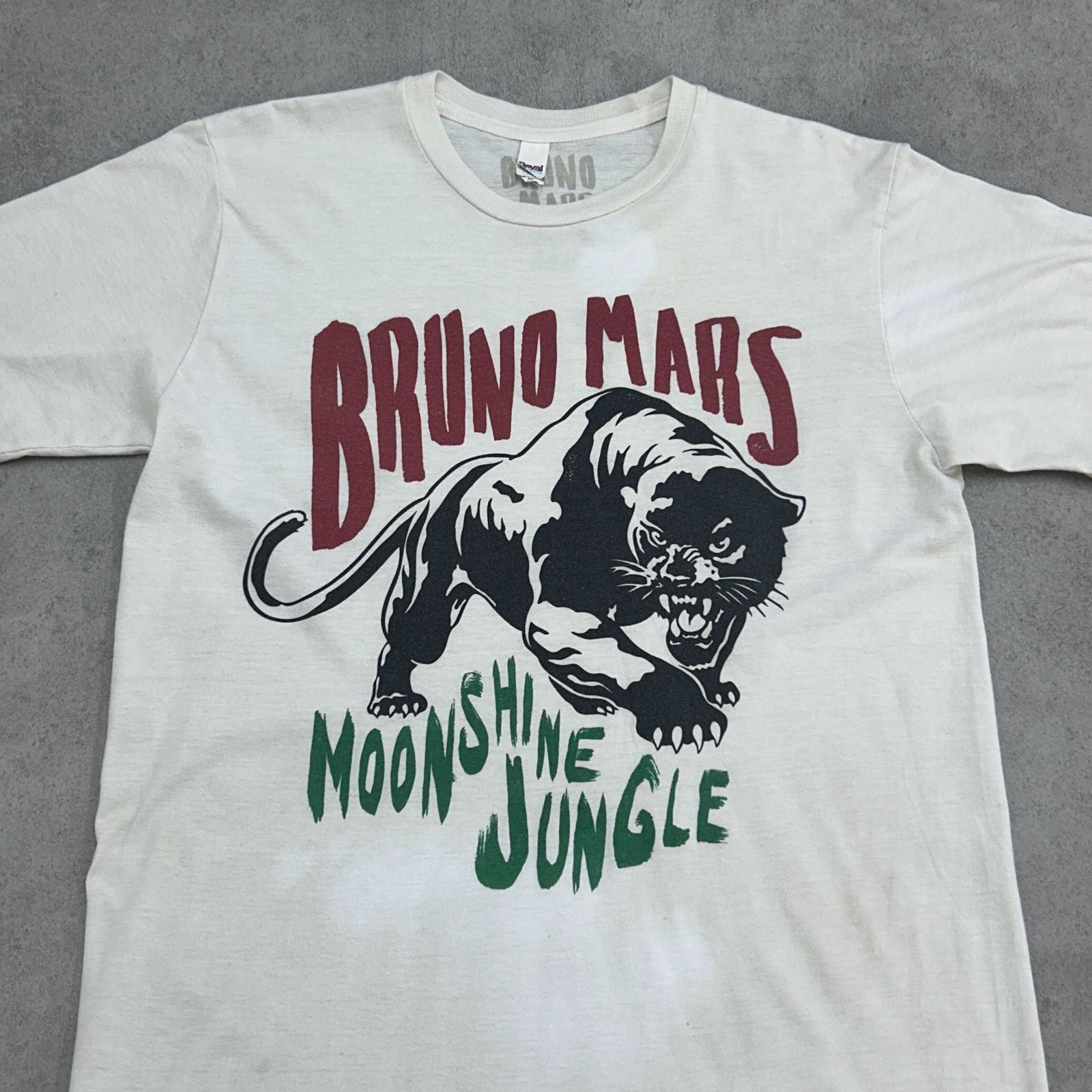 ブルーノマーズ　ザムーンシャインジャングル　ライブTシャツ Bruno Mars THE MOONSHINE JUNGLEツアーTシャツ - メルカリ