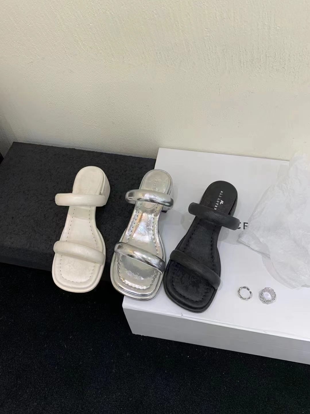 フランス製ハイヒールサンダル