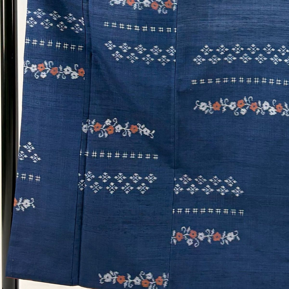 紬 身丈154cm 裄丈62cm S 袷 かなさだ紬 草花 菱 藍色 正絹 秀品