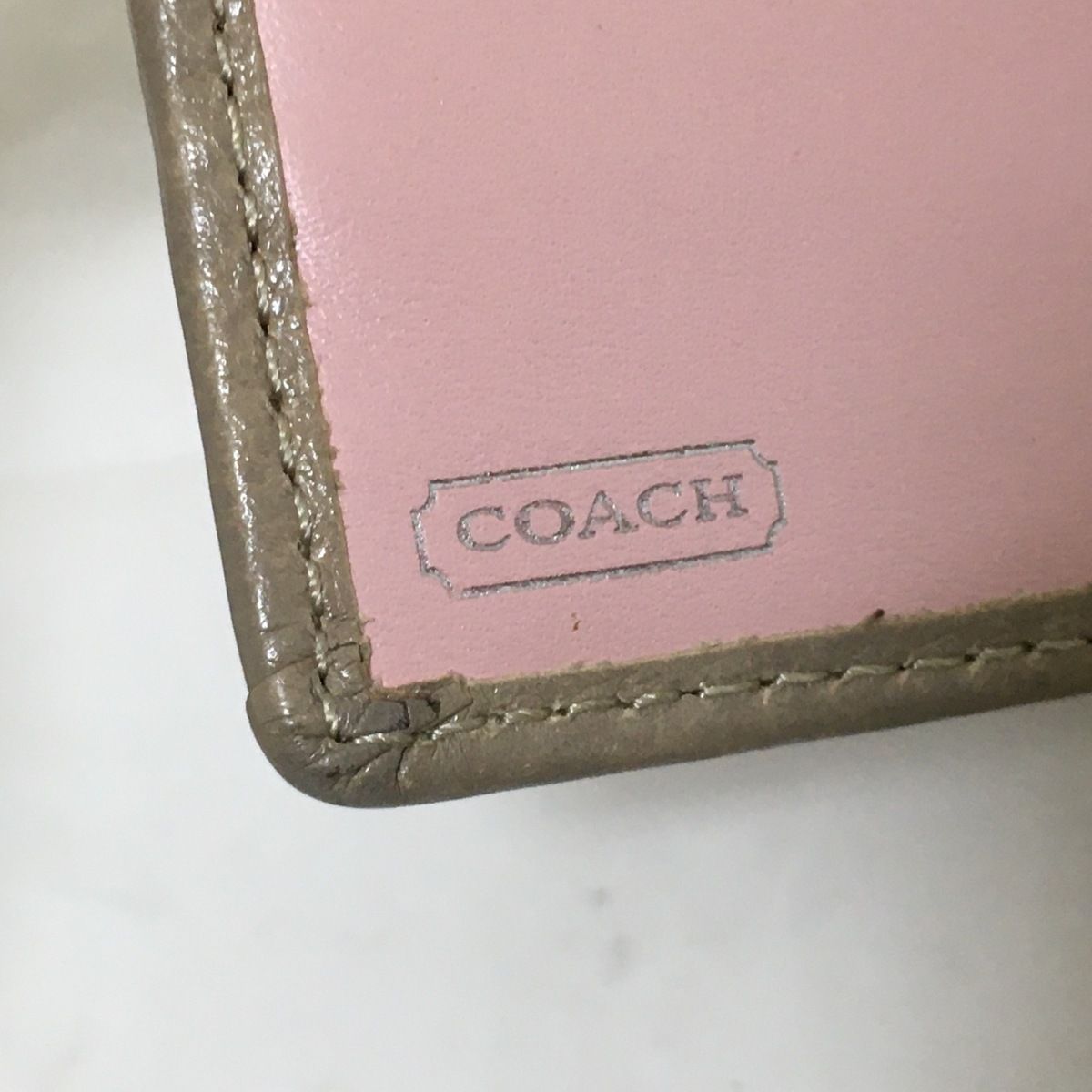 COACH(コーチ) 2つ折り財布 オプアート カーキ×ベージュ L字ファスナー