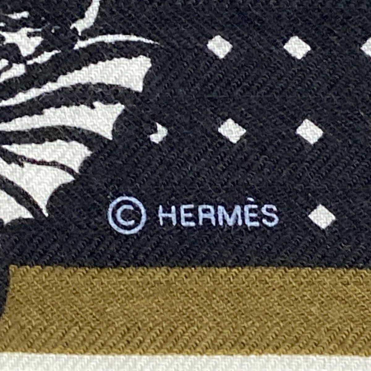 HERMES エルメス ストール ショール カレジェアン カレ140 カーキ×黒×白 HARNAIS DE COUR カシミヤ シルク