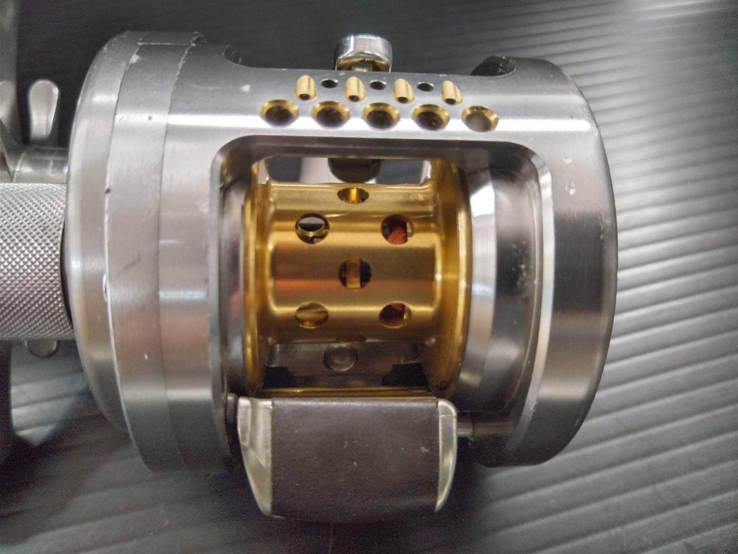 シマノ ０４ カルカッタ コンクエスト １０１ＤＣ バス ベイト リール 左巻 レフト ＬＥＦＴ 02