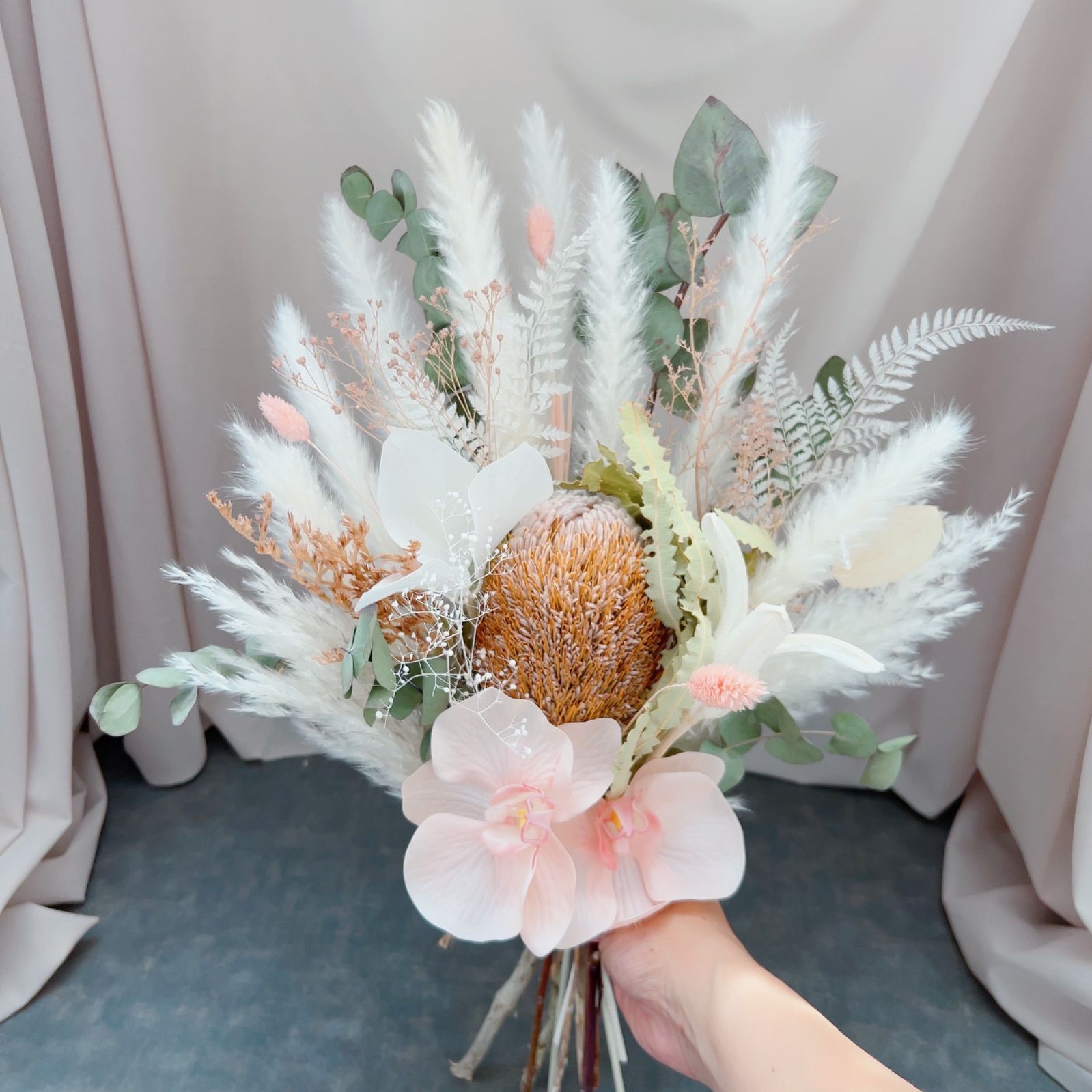 胡蝶蘭&バンクシアpink bouquet