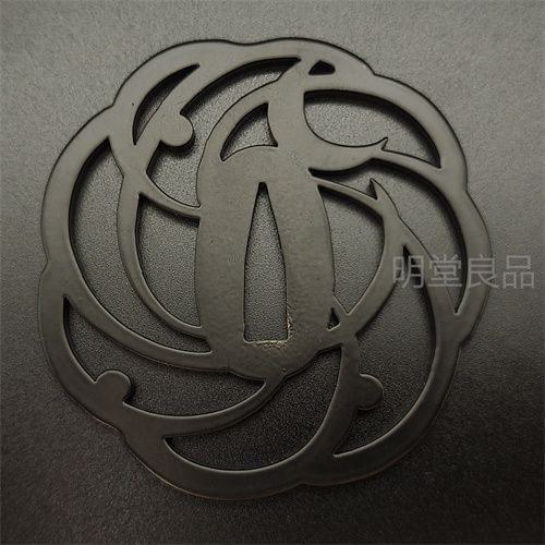 BK03 日本刀装具 刀鍔 三日月の図 透し 鉄地 透 鍔 刀剣美術