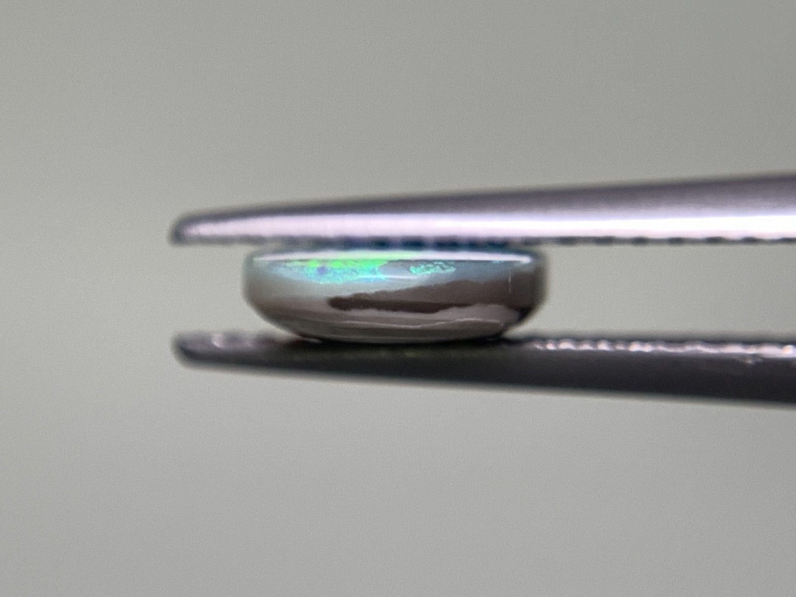 ブラックオパール 1.36ct 宝石ソーティング付き 11.5㎜×7.4㎜×2.3  