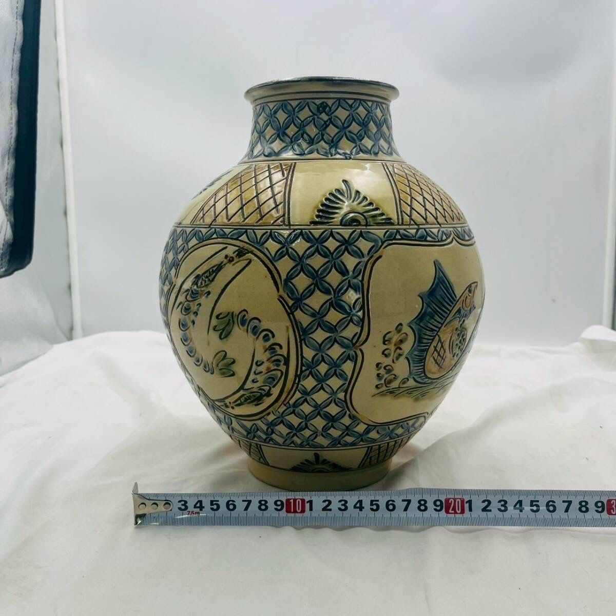 沖縄　壺屋飴釉彫文花瓶 ❗️✨インテリアに✨❗️】沖縄やちむん 壺屋焼 大型壺 魚海老