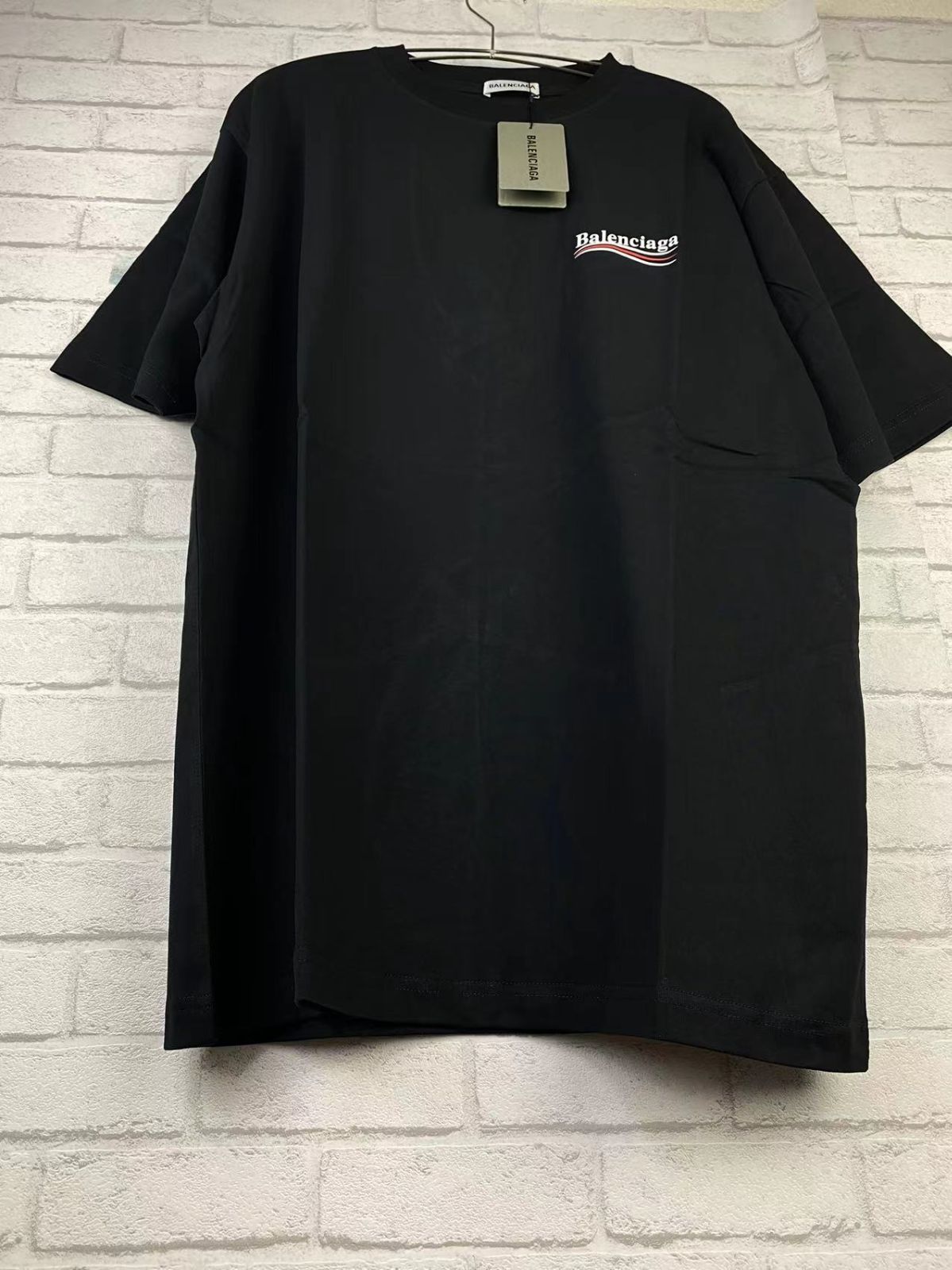 BALENCIAGAバレンシアガ　Tシャツ バレンシアガ tシャツM 胸ロゴ620941 TIV52 - メルカリ