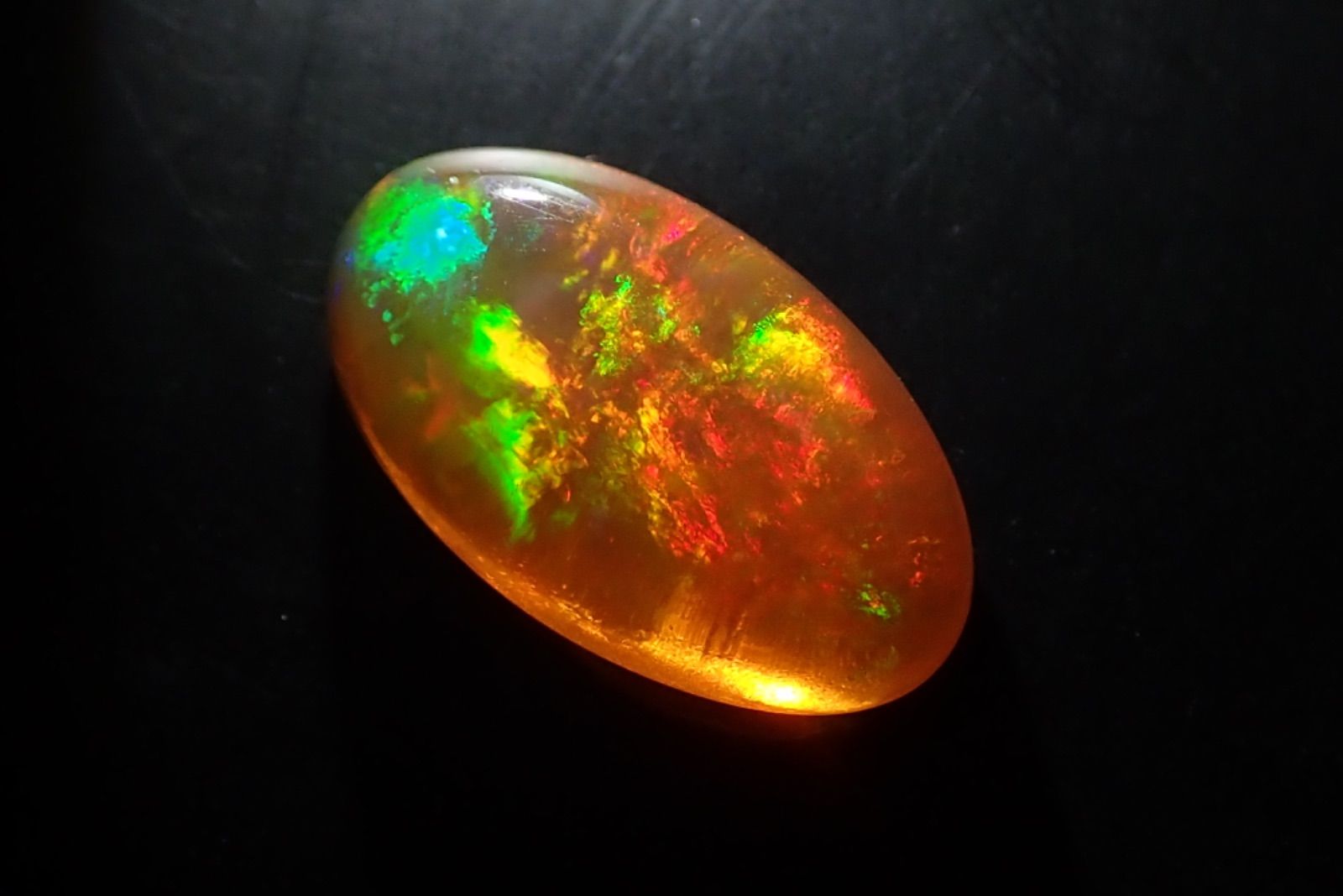天然ファイアオパール ルース 5.92ct 約10mm×17mm