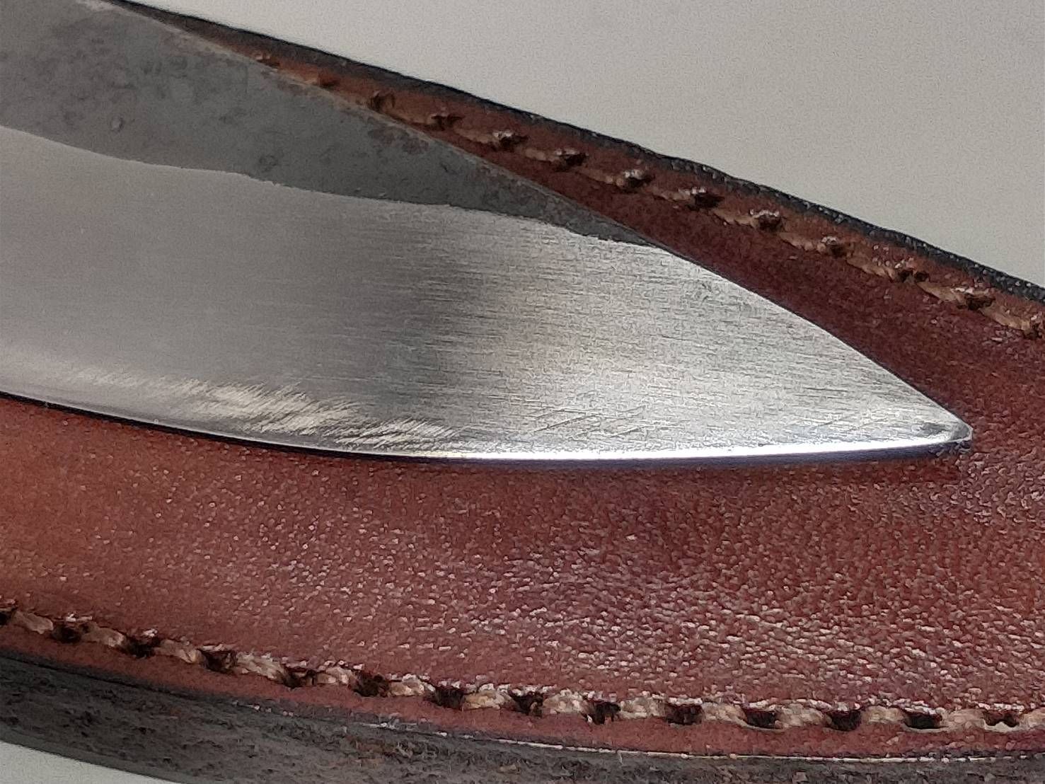 ０８