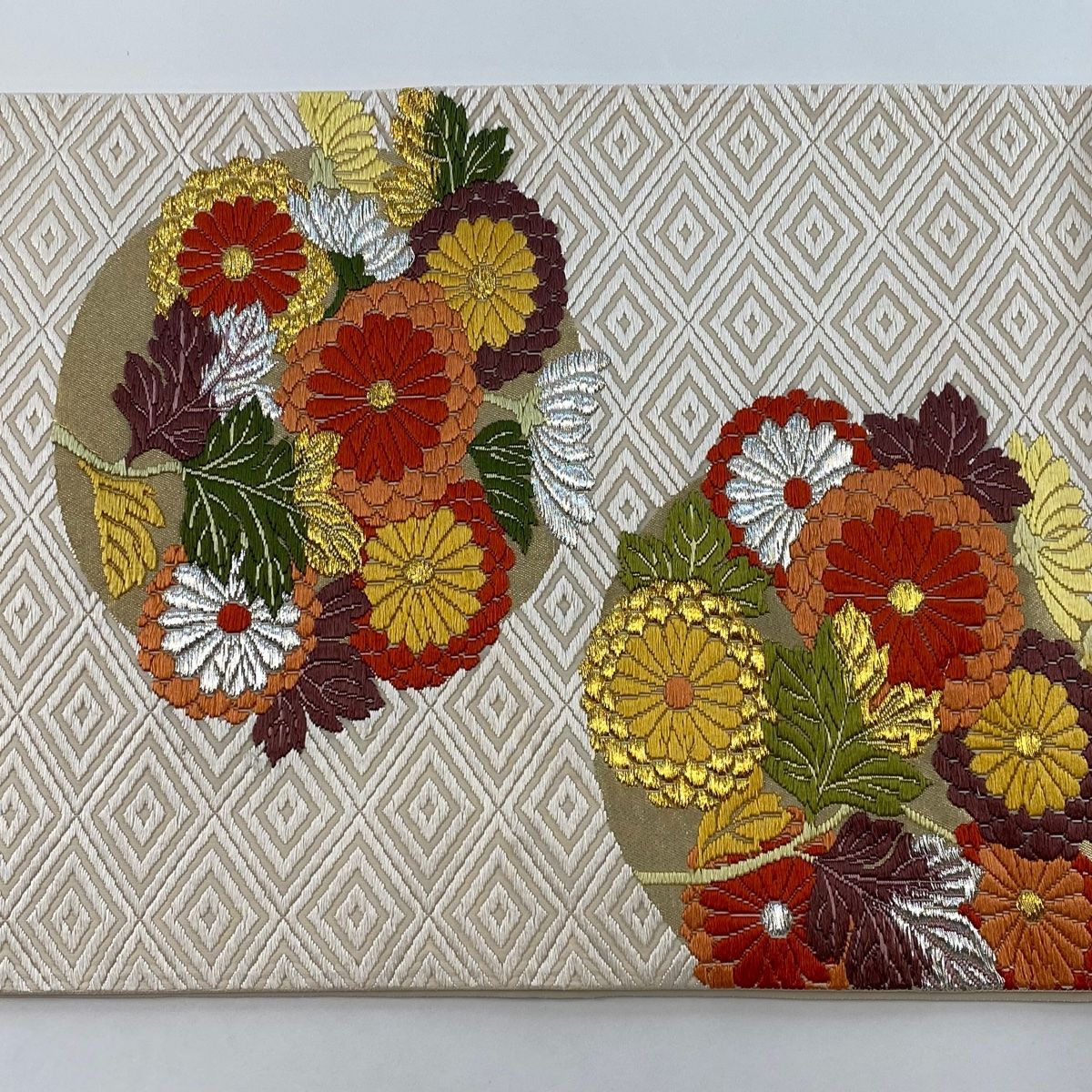 袋帯 逸品 落款 山口成三郎 菱地菊枝丸文 金銀糸 唐織 ベージュ 六通