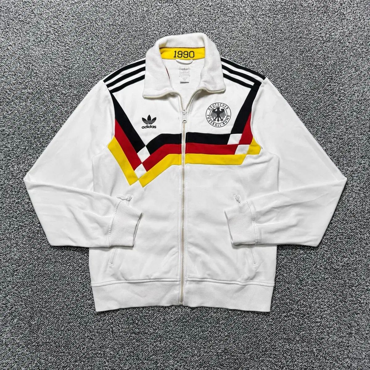 【雷市場（ポンジャン）商品韓国直送】 Name ： adidas(アディダス) FIFA ドイツ チームロゴ ホワイトカラー ジャージ :)