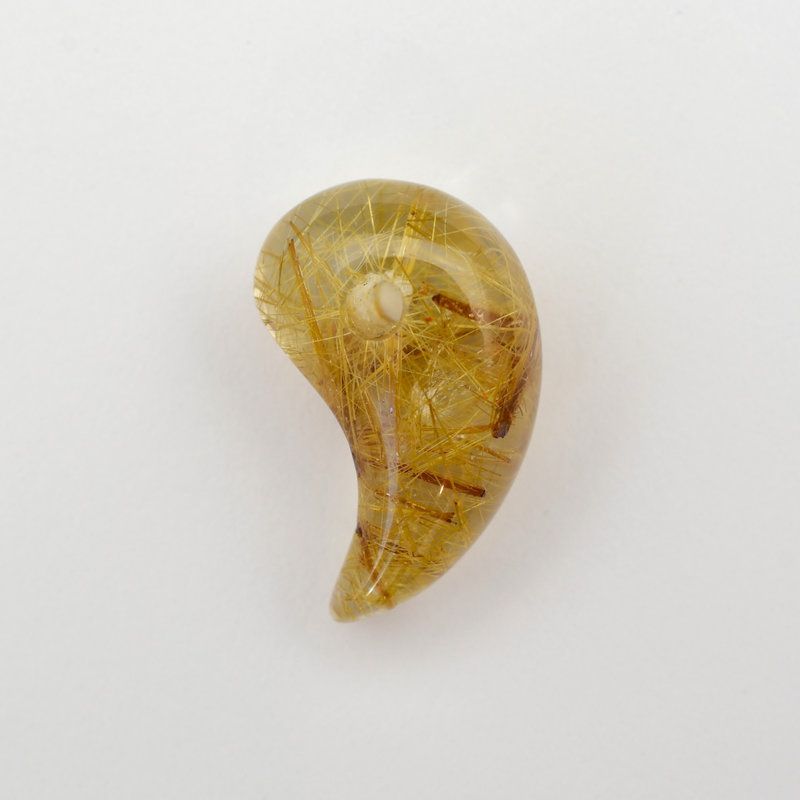 無数に内包されたルチルが運気アップの印 人気 勾玉 ゴールド ルチル クォーツ KMr56 お守り効果 力が宿る パワーストーン ビジネス 金運 目標達成 プレゼント 守護石 京海堂 天然石の卸 京の蔵