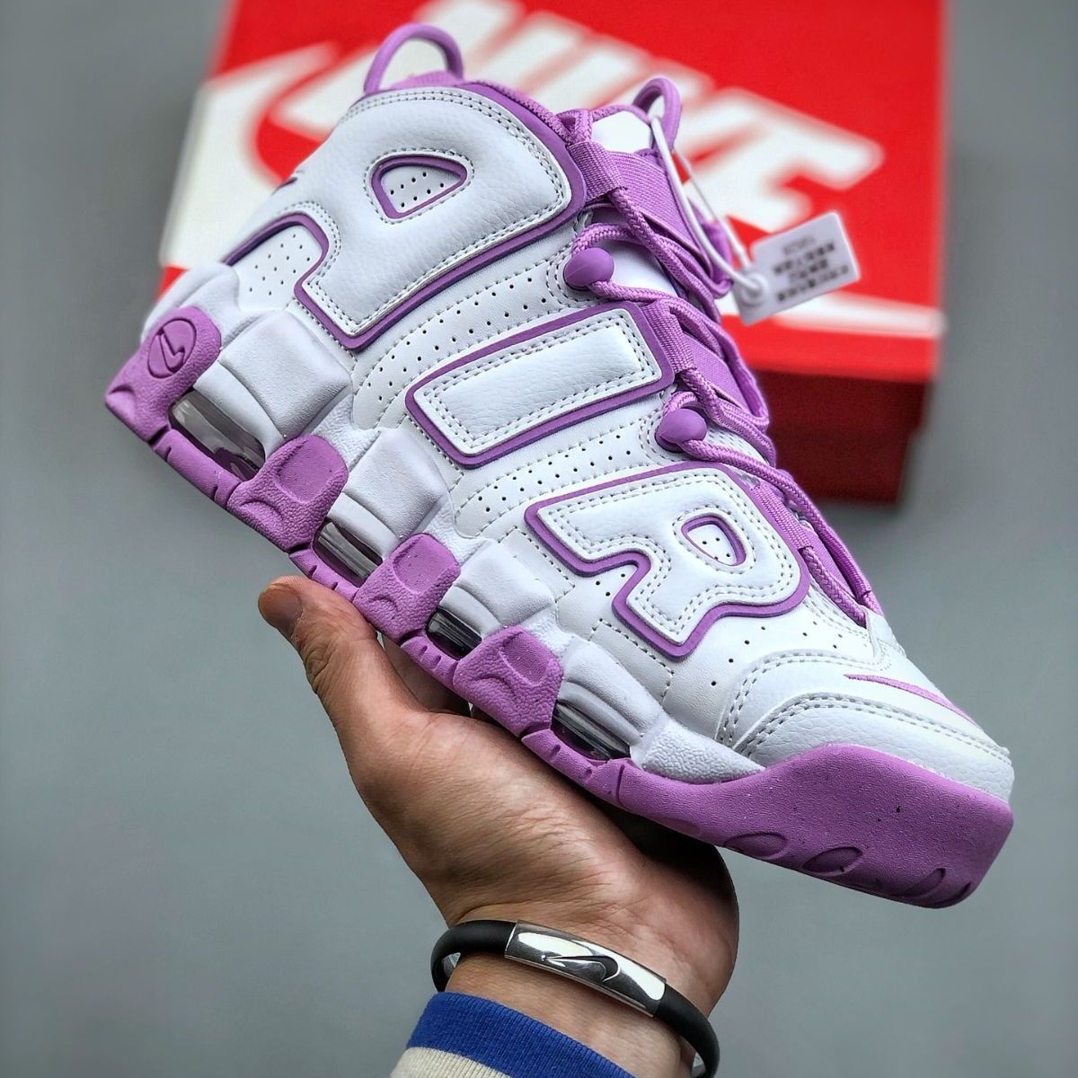 新品未使用 Nike Air More Uptempo スニーカー ナイキ エア モア アップテンポ バスケットボールシューズ 男女兼用 ホワイト・パープル