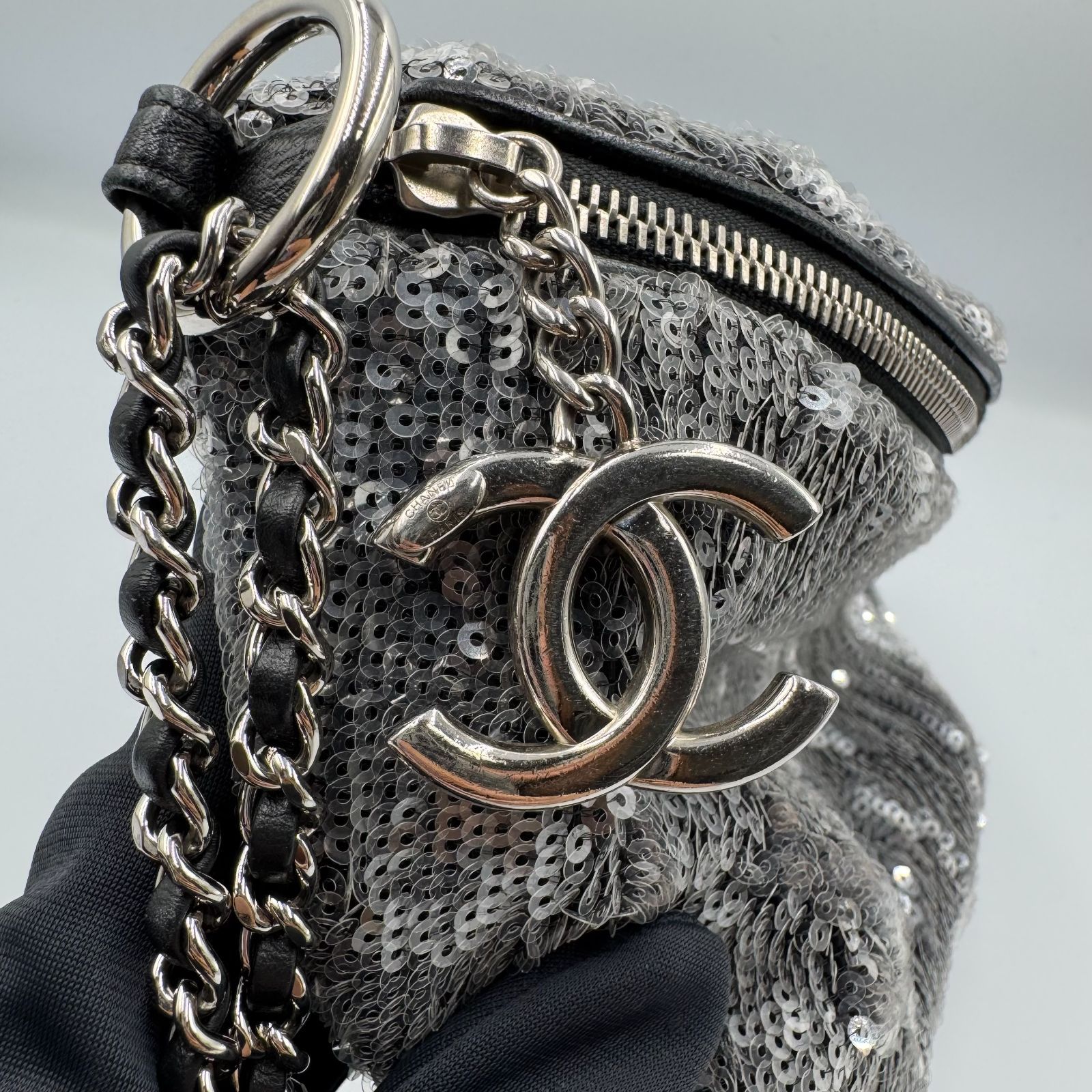 CHANEL ウエストバッグ スパンコール ブラック シルバー シルバー金具 CHANEL ウエストバッグ スパンコール ブラック シルバー シルバー金具