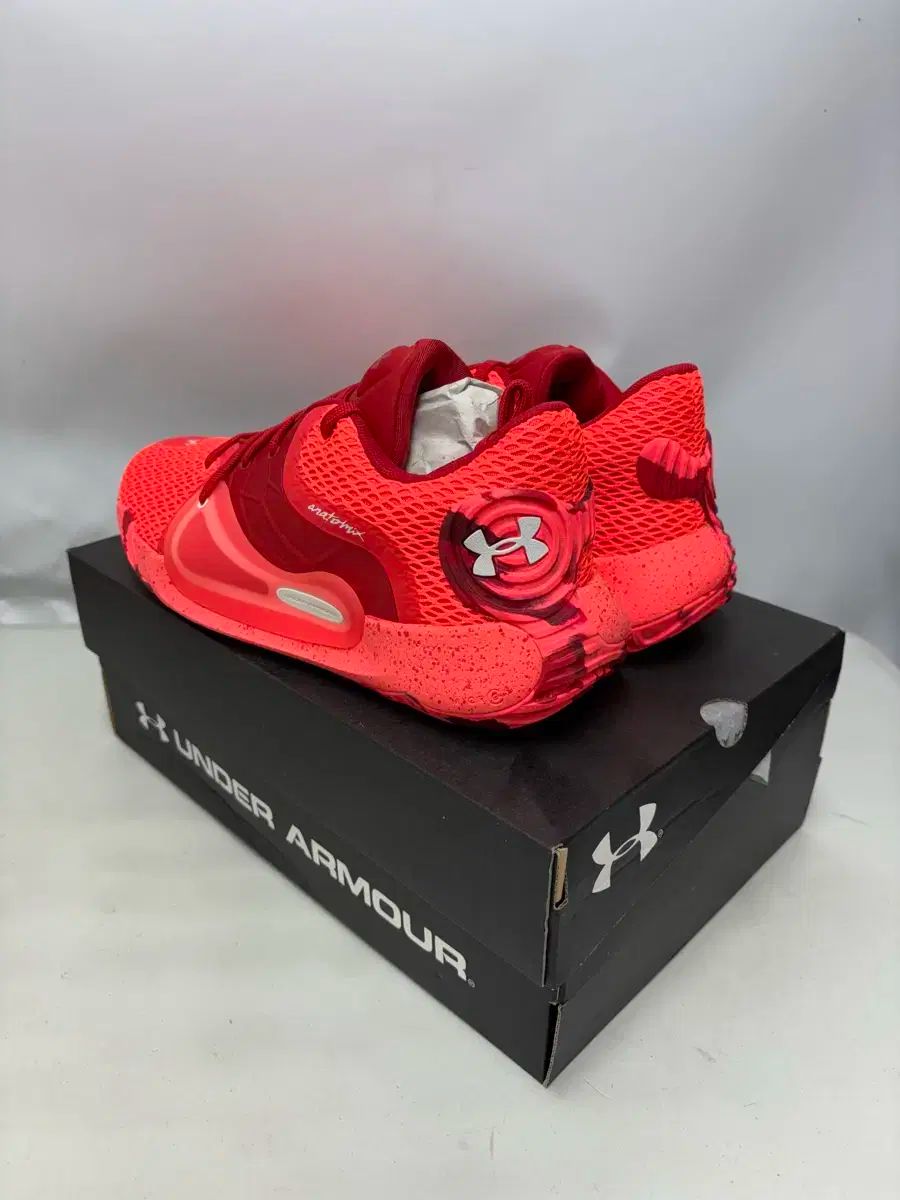 UNDER ARMOUR