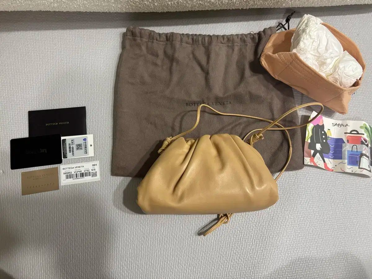 Bottega Veneta ボッテガヴェネタ マンドゥバッグ ギャザーバッグ ミニポーチ アーモンド