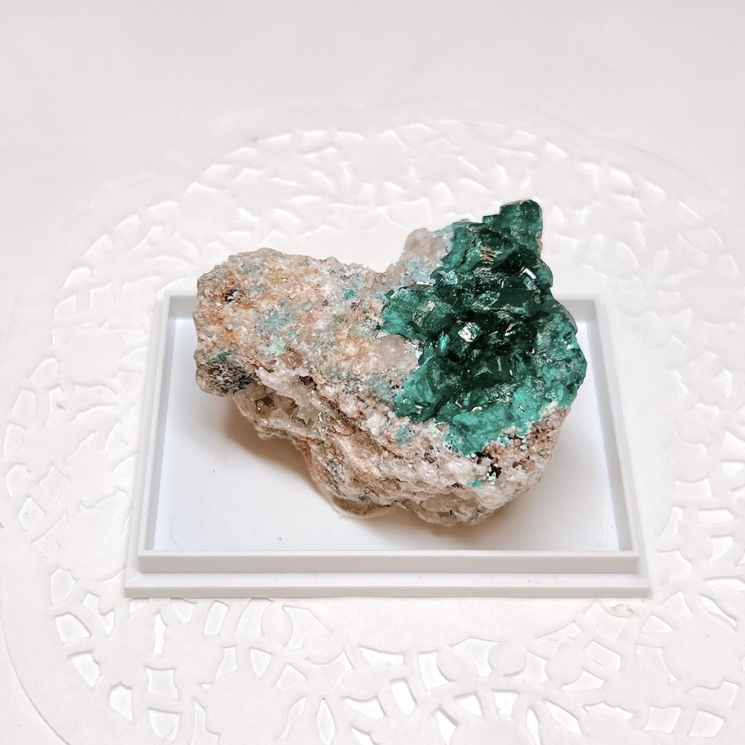 E15941】 ダイオプテーズ 翠銅鉱 原石 天然石 鉱物