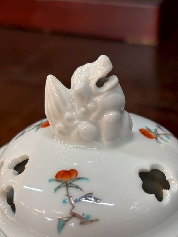 香炉 錦牡丹竹絵 筒型 有田焼 鍋島焼 大秀作 陶器製 獅子 三ツ足