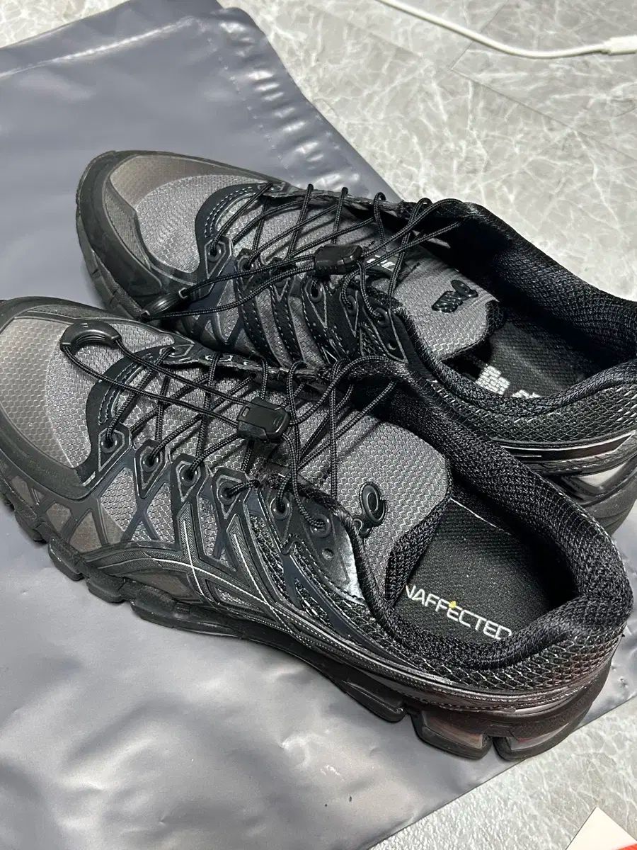 275 Asics(アシックス) UNAFFECTED（アンアフェクテッド） ゲル カヤノ 20 オブシディアン グレーブラック